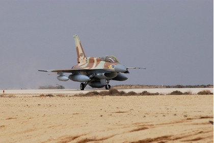 Израиль оснастил истребители F-16I имитаторами ракетных угроз