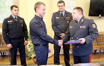 Предприниматель минского ТЦ получил награду за задержание маньяка с бензопилой