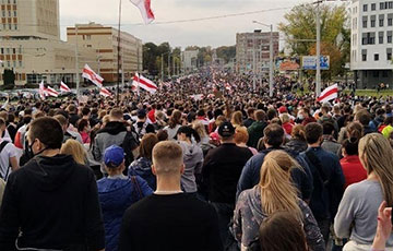 Таймлапс: Нескончаемый поток белорусов на Марше освобождения