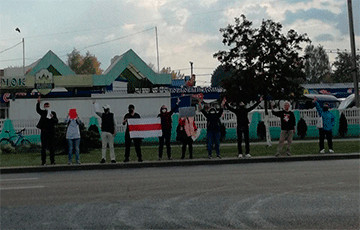 Гомельчане выстроились в цепь солидарности возле Давыдовского рынка