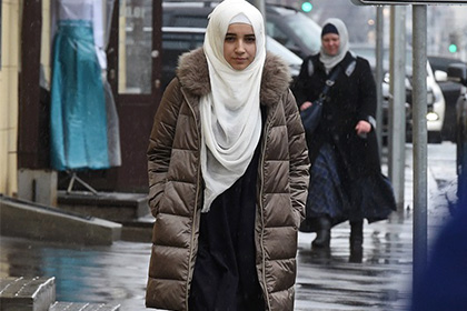 В сети возмутились решением парламента Чечни разрешить школьницам носить хиджаб