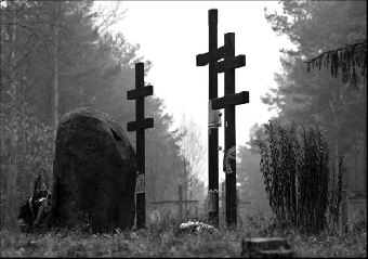 Вандалы снесли крест  жертвам сталинизма возле Гомеля