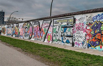 Трампу прислали обломок Берлинской стены весом в 2,7 тонн