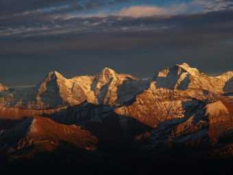 В швейцарских Альпах из-за лавин погибли пять человек