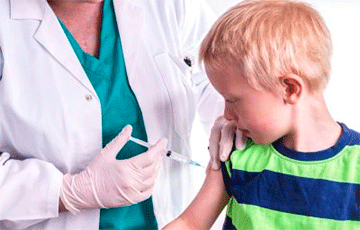 В Беларуси детей начали вакцинировать против COVID-19
