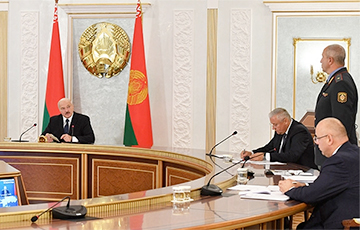 Как Лукашенко помогает «уродливой» системе
