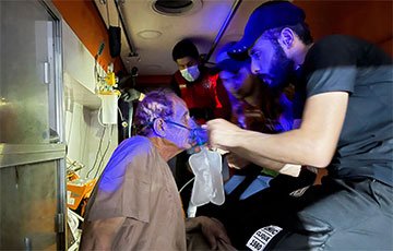 Масштабный пожар в COVID-больнице Багдада: медики и пациенты прыгали из окон
