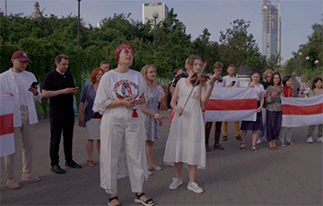 В центре Варшавы спели «Стены рухнут» по-белорусски
