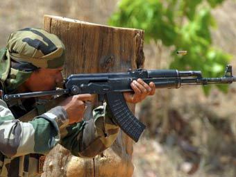 Индийские боевики убили 15 сотрудников полиции