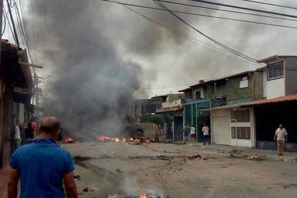 Венесуэльские протестующие сожгли дом Уго Чавеса