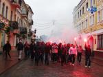 Брестские фанаты устроили шествие с фаерами по центру Гродно