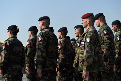 Во Франции решили мобилизовать десять тысяч солдат из-за угроз терактов