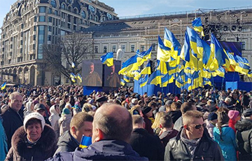 Появилось видео масштабного вече в Киеве, снятое с высоты