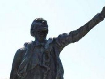 Евродепутаты попросили французский город демонтировать памятник Ленину