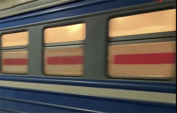 Из Минска в Оршу едет революционный поезд с национальными флагами