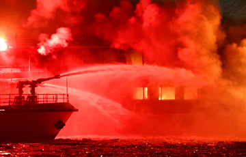 В районе Керченского пролива горят два судна