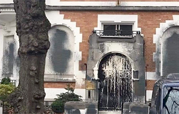 Белорусское посольство в Бельгии замазали черной краской