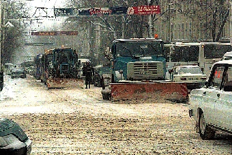 Во время новогодних снегопадов белорусские дорожники работали круглые сутки