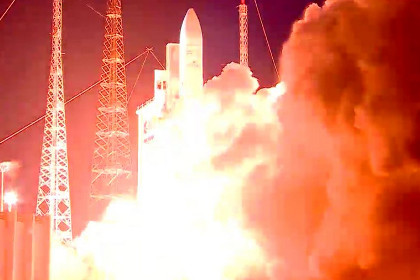 Ракета Ariane 5 стартовала с саудовским и индийским спутниками
