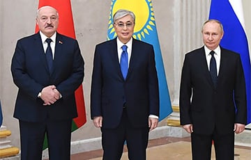 Лукашенко поговорил по телефону с Путиным и Токаевым