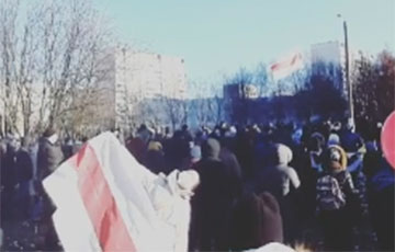 Как выглядит одна из колонн протестующих в Минске изнутри