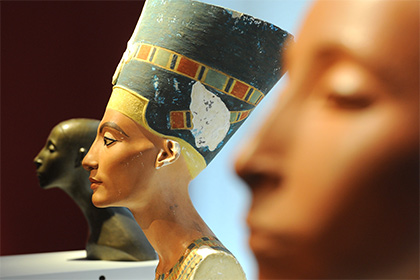Египетские власти разрешили искать гробницу Нефертити радаром