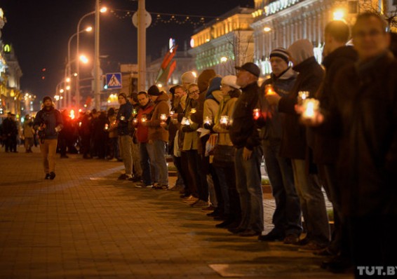 В день отмены санкций ЕС белорусские оппозиционеры почтили память жертв сталинизма