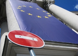 «Невыездные» пытаются прорваться в ЕС под чужими фамилиями