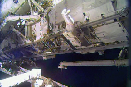 Астронавты демонтировали сломанный насос в открытом космосе
