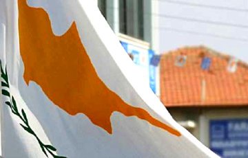 Кипрский чиновник пожаловался на слишком большую зарплату