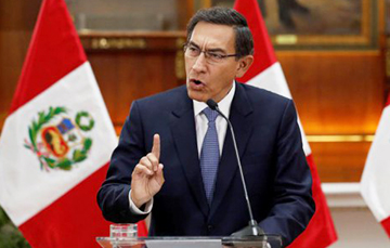 В Перу парламент отстранил президента от власти