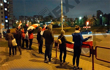 Белорусы выходят на вечерние акции солидарности