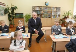 Колю Лукашенко бьют одноклассники?