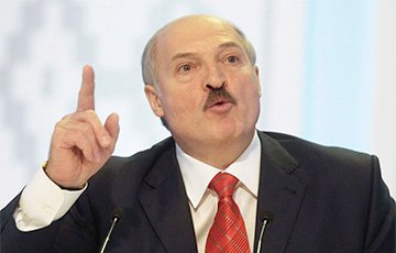 Лукашенко: Зато у нас люди под забором не умирают