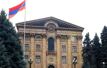 Правительство Армении объявило об увольнении главы Генштаба