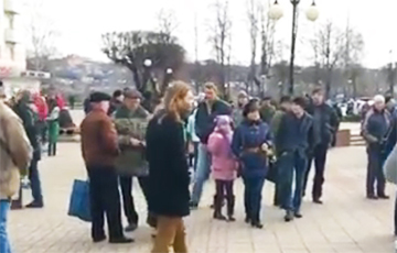 Жители Орши вышли на площадь (Видео, онлайн)