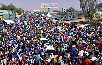Как в Судане свергли диктатора, правившего 30 лет