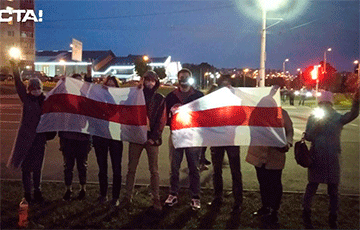Жители Серебрянки вышли на вечерний протест