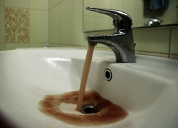 Минчане возмущены качеством воды: «Чайники меняем каждые 3 месяца!»