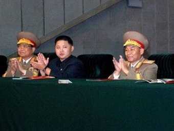 Ким Чен Ир вместе с сыном-наследником посетил военный парад