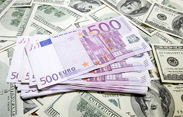 Стало известно, насколько подорожали доллар и евро на торгах в Беларуси