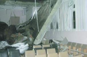 СК возбудил уголовное дело по факту обрушения плит перекрытия в кричевской гимназии