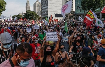В Бразилии вспыхнули массовые протесты из-за срыва президентом кампании по вакцинации