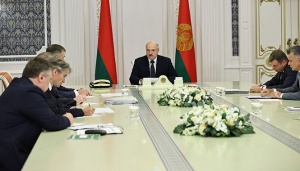 Лукашенко поручил наладить в Беларуси выпуск картона: «Чего бы нам это ни стоило»