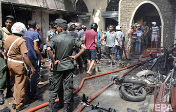 По подозрению в причастности к терактам на Шри-Ланке арестовали 24 человека