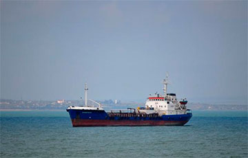 В Черном море недалеко от Крыма загорелось судно с российским экипажем