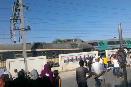 В столице Туниса столкнулись два поезда