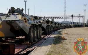 Первые эшелоны с российскими военными прибывают в Беларусь