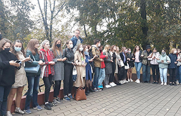 Студенты МГЛУ вышли на акцию солидарность с Дмитрием Мазуро