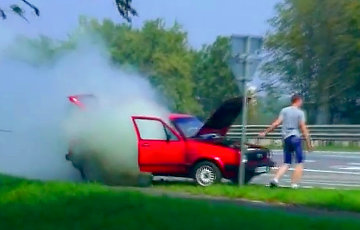 Социальный эксперимент в Минске: помогут ли очевидцы потушить горящую машину?